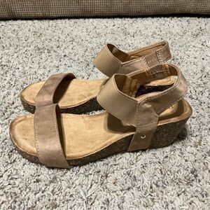 Bella Marie,Tan Wedge Sandals women’s 8